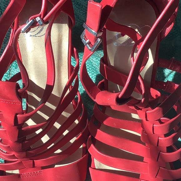 ❤️🔥❤️🔥LADIES RED HEELS❤️🔥❤️🔥 - Picture 4 of 5